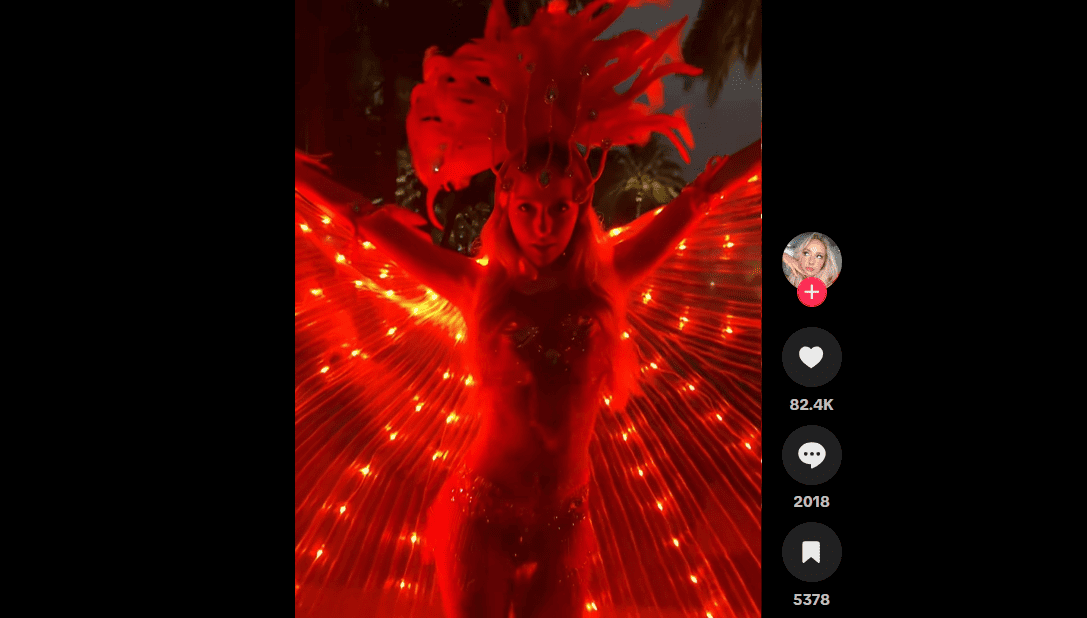 Natalie Reynolds Rio Carnival-Inspired Halloween Costume Trend