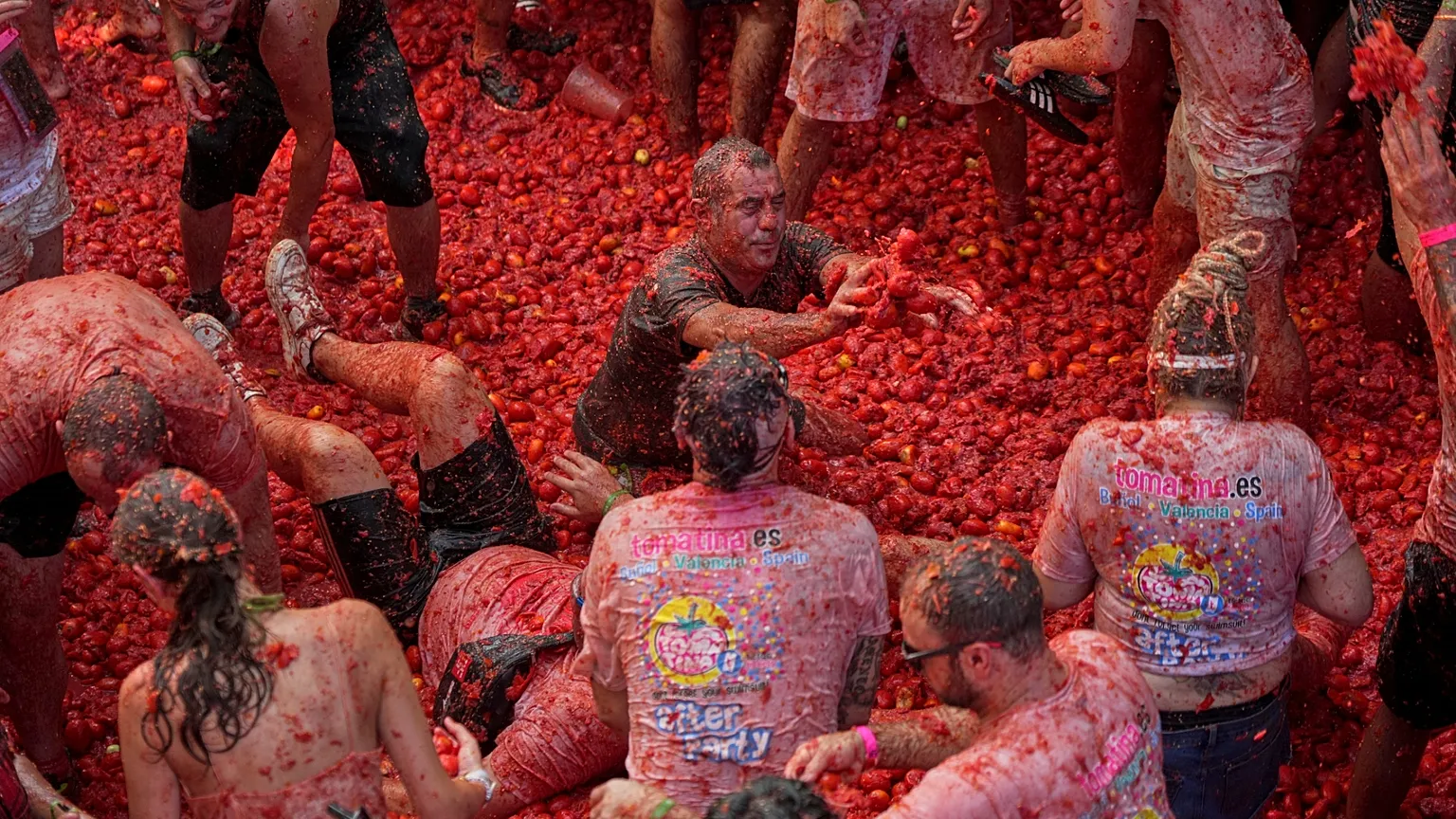 La Tomatina 2026: The Ultimate Guide to Spain's Giant Tomato Fight